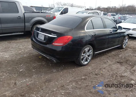 2015 Mercedes-Benz C 300 4Matic z USA, uszkodzony, nr VIN 55SWF4KB7FU004098